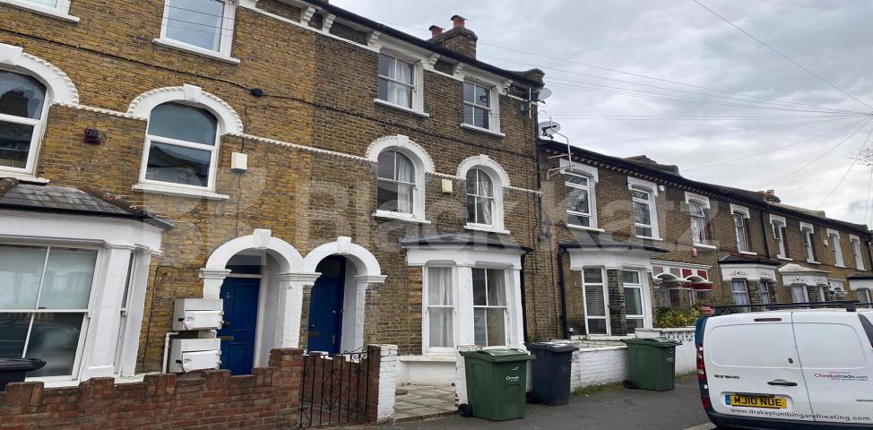 			LET , 4 Bedroom, 2 bath, 2 reception House			 Dalyell Road, Brixton